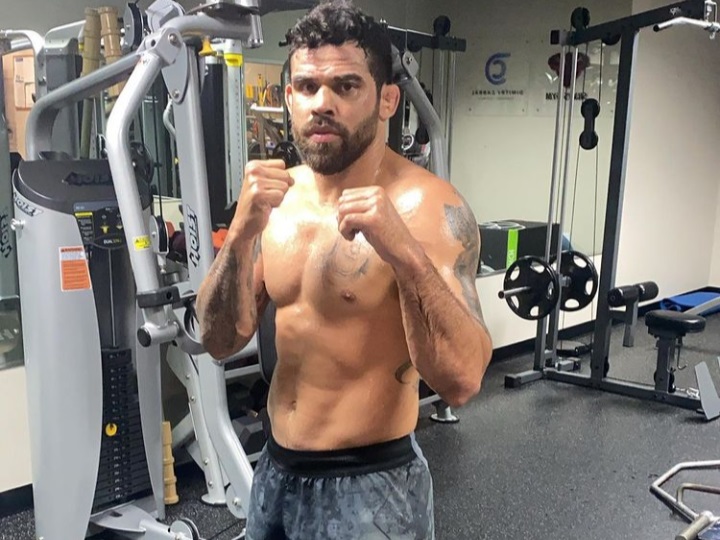 Ex-campeão do UFC, Renan Barão é escalado para disputa de cinturão em evento nos EUA