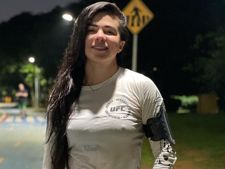 Claudinha Gadelha tem uma longa história dentro do UFC (Foto: Reprodução/Instagram)