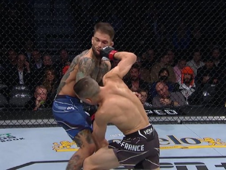 Cody Garbrandt é ‘atropelado’ em estreia no peso-mosca do UFC 269