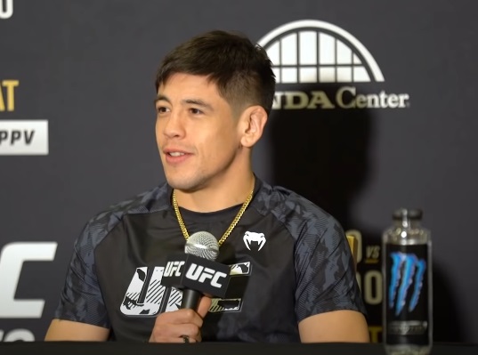 Brandon Moreno minimiza provocações de Deiveson antes de trilogia no UFC 270: ‘Falsa rivalidade’