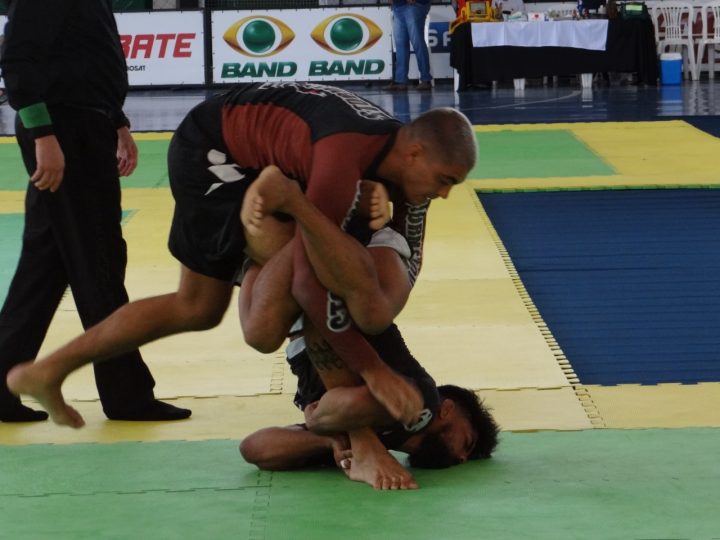 Torneio contou com disputas com e sem quimono (Foto X-Combat)