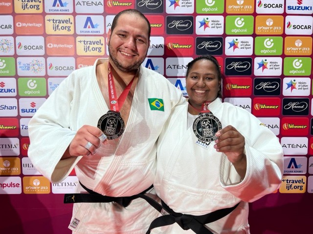 Beatriz Souza e Rafael Silva conquistam medalhas de prata no Grand Slam de Tel Aviv