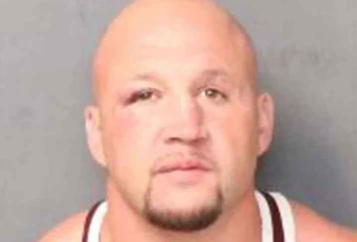 Ex-UFC, condenado por abuso infantil, volta a ser preso nos Estados Unidos; detalhes