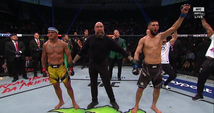 Khamzat Chimaev e Gilbert Durinho fizeram a 'Luta da Noite' no UFC 273 (Foto: Reprodução/UFC)