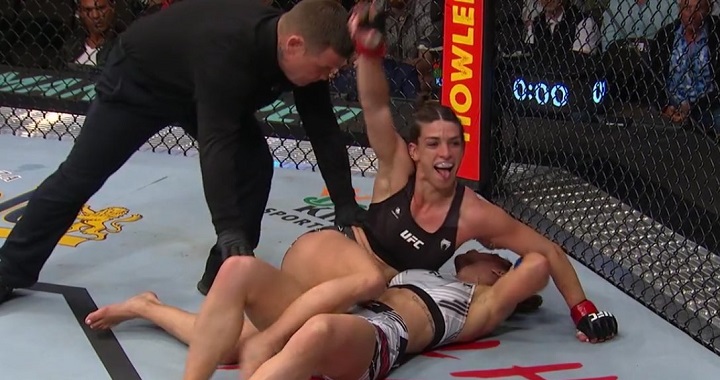 Mackenzie Dern vem de vitória sobre Tecia Torres no UFC 273 (Foto: Reprodução/UFC)