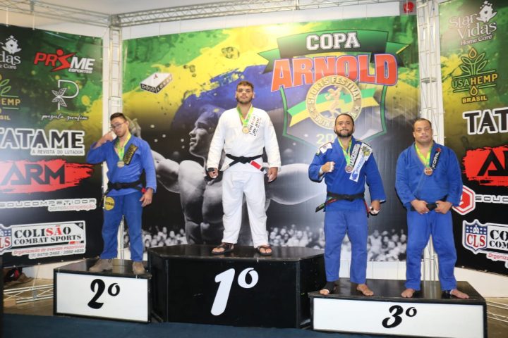 Faixa-preta Ítalo Rodrigues foi campeão peso e absoluto no adulto (Foto divulgação Colisão)