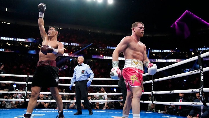 Boxe: Canelo Alvarez é superado por Dmitry Bivol e perde a segunda luta da sua carreira; veja