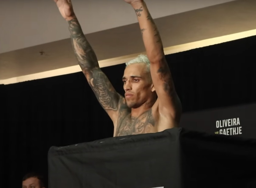 Charles Do Bronx falha na pesagem do UFC 274 e perde cinturão dos leves; confira todos os detalhes