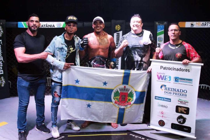 Bicampeão brasileiro de Kickboxing, Douglas Reborn estreia no MMA e conquista o cinturão peso-médio
