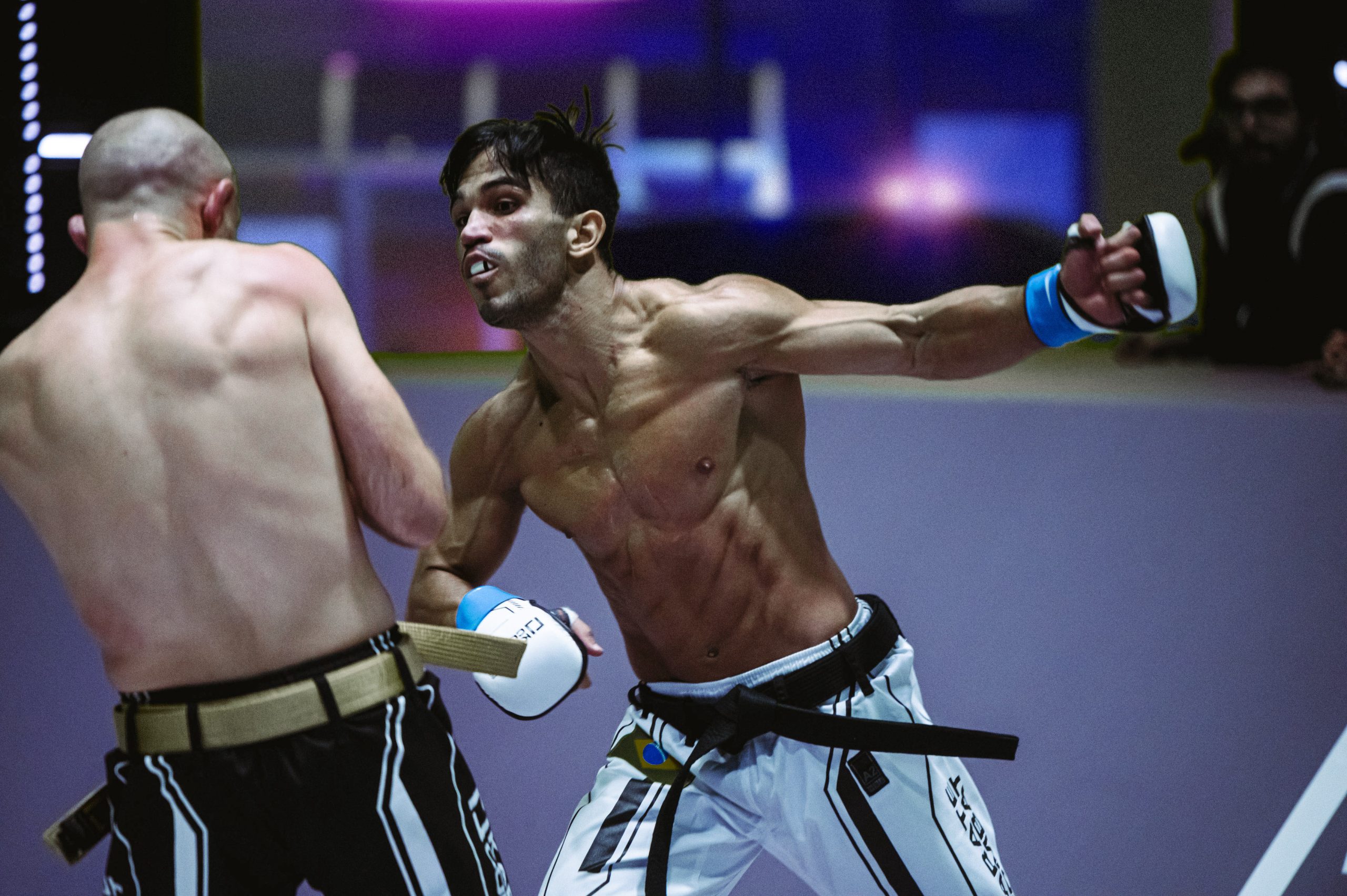 Karate Combat 35 confirma primeira superluta entre campeões com presença de brasileiro; saiba