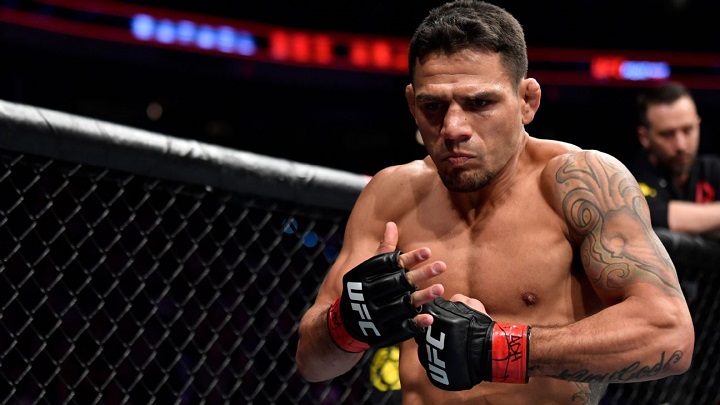 Último lutador a vencer Rafael dos Anjos pede disputa de título no Brasil