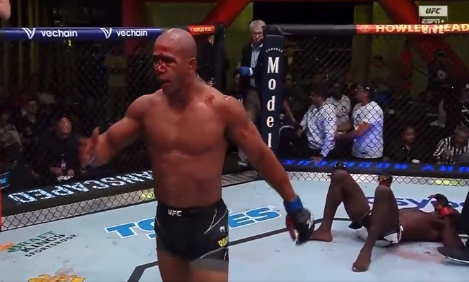 Vídeo: Gregory Rodrigues supera corte bizarro e, de virada, vence por nocaute técnico no UFC Vegas 60; veja