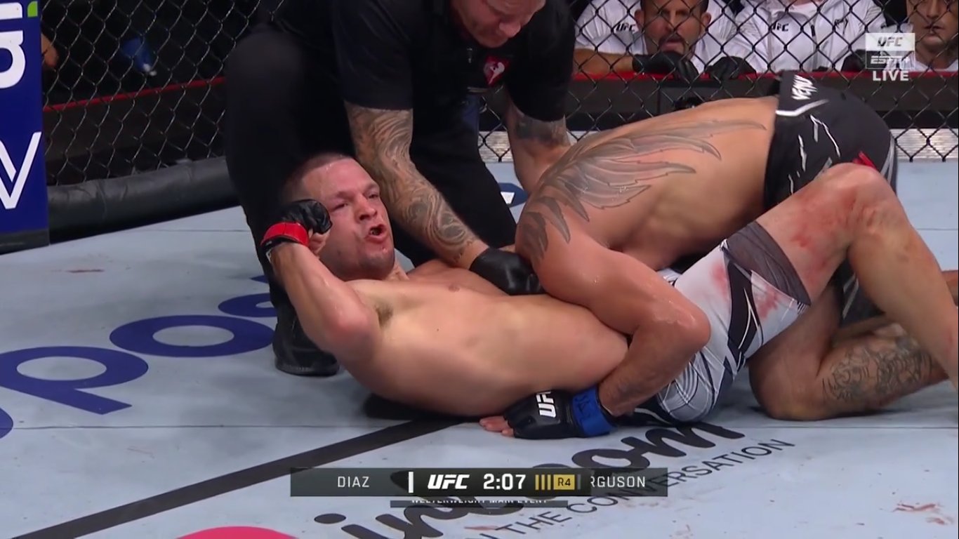 UFC 279: em possível luta de despedida, Nate Diaz finaliza Ferguson em duelo ‘bizarro’; assista