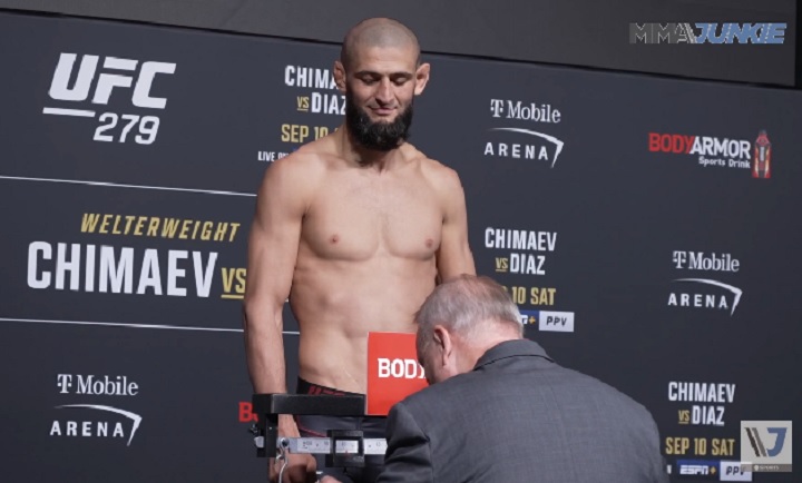 UFC 279: Chimaev ‘explode’ a balança, fica muito acima do peso e luta contra Nate Diaz fica sob risco