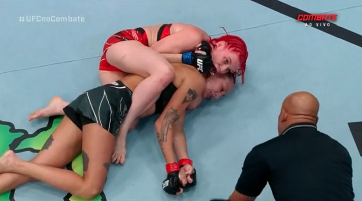 UFC Vegas 60: em cena assustadora, lutadora cazaque é finalizada e ‘espuma’ pela boca; assista