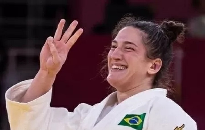 Em feito inédito para o Judô brasileiro, Mayra Aguiar sagrou-se tricampeã mundial (Foto: Reprodução)