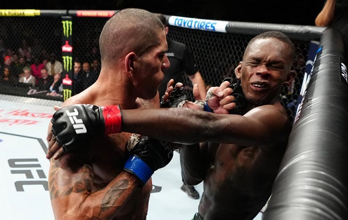 Israel Adesanya disse que quer promover "banho de sangue" em possível revanche contra Alex Poatan (Foto: Divulgação/UFC)
