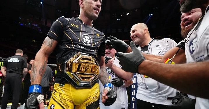 Alex Poatan é o atual dono do cinturão peso-médio do UFC (Foto: Divulgação/UFC)