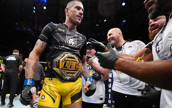 Após conquistar cinturão, Alex Poatan ultrapassa campeões e entra no ranking peso-por-peso do UFC
