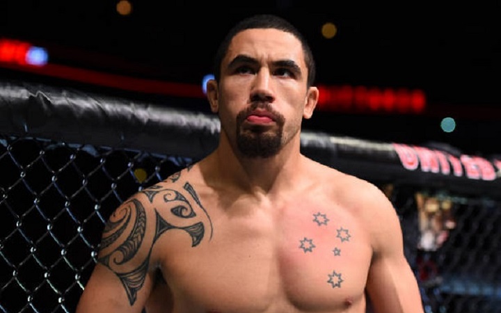 Ex-campeão, Whittaker torce por luta violenta entre Adesanya e Poatan: ‘Que ambos saiam muito machucados’