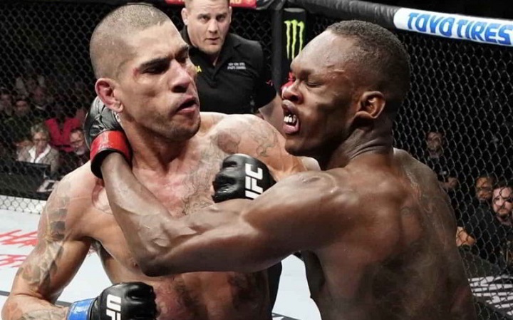 Alex Poatan se mostrou irritado com reclamações de Adesanya sobre interrupção do árbitro (Foto: Divulgação/UFC)