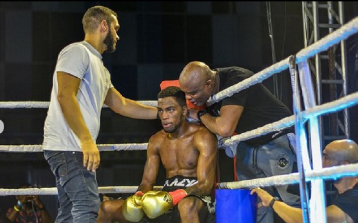 Vídeo: filho de Anderson Silva, Kalyl estreia no Boxe com vitória por nocaute; veja como foi
