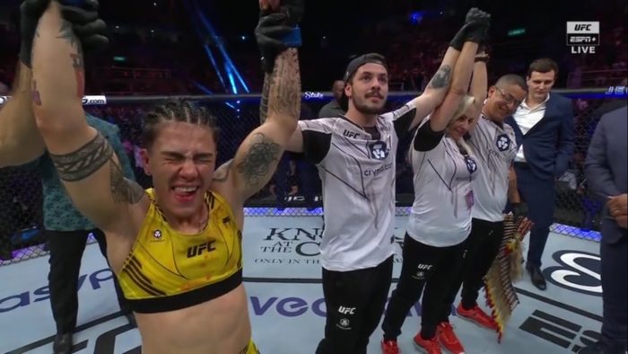 Jéssica Bate-Estaca deu show contra americana no UFC Rio (Foto reprodução)