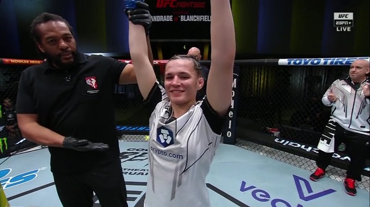 Erin Blanchfield venceu Jéssica Bate-Estaca na luta principal do UFC Vegas 69 (Foto: Reprodução/UFC)