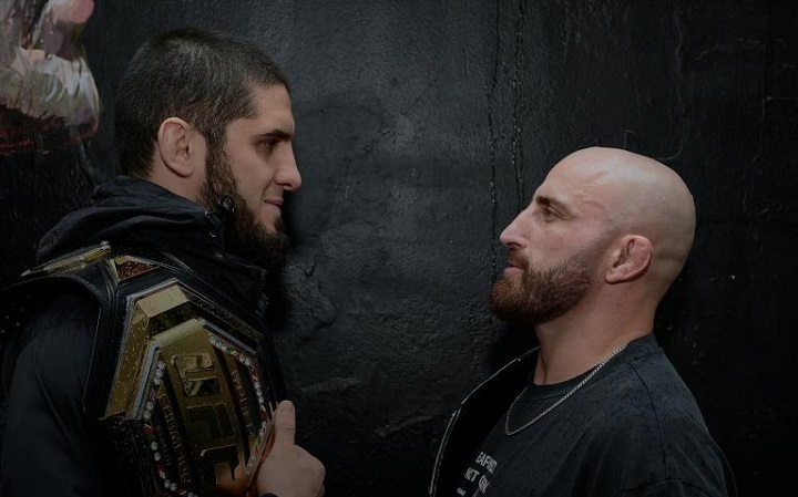 Dana White quer promover revanche entre Makhachev e Volkanovski apenas futuramente (Foto: Divulgação/UFC)