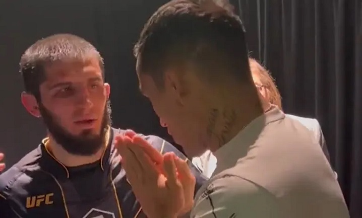 Islam Makhachev e Charles do Bronx se encontraram nos bastidores do UFC 284 (Foto: Reprodução/Instagram)