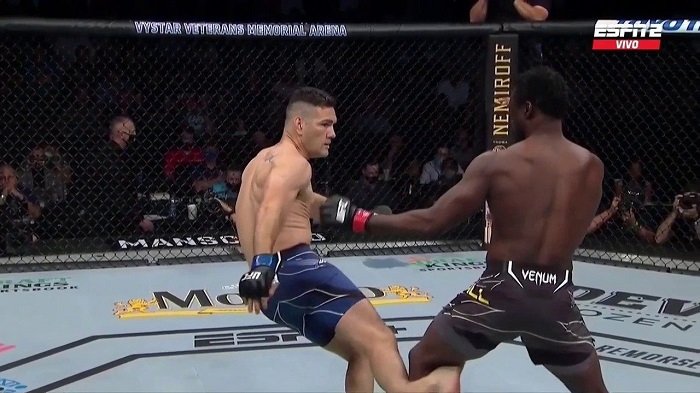 De perna quebrada a hematoma gigante: confira algumas das lesões mais impressionantes do UFC