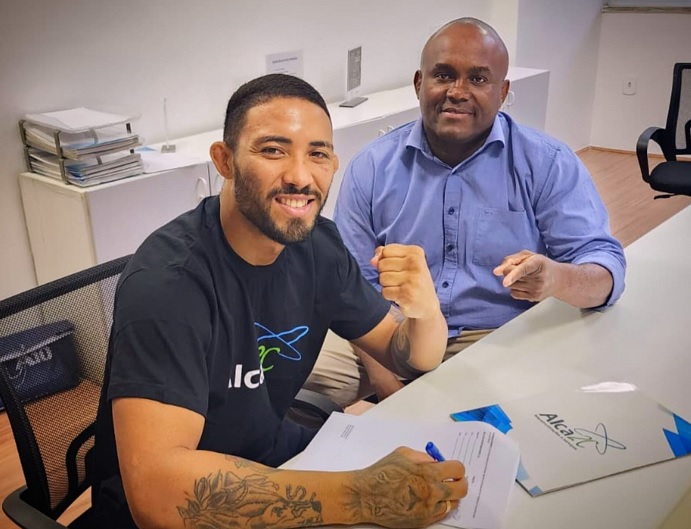 Faixa-preta de Luta Livre, Jefferson Pontes assina com o Bellator MMA e  vibra: 'Da favela para o mundo' - TATAME