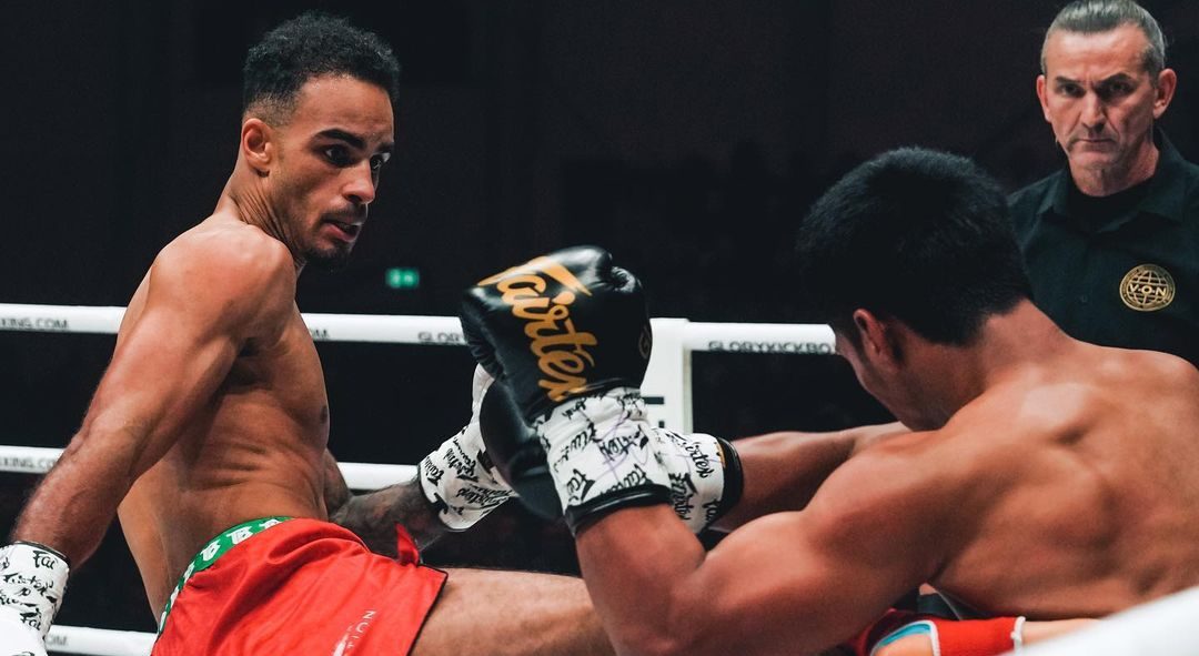Tailandês perde, e Alex Poatan segue dono de marca histórica no Glory Kickboxing; saiba mais