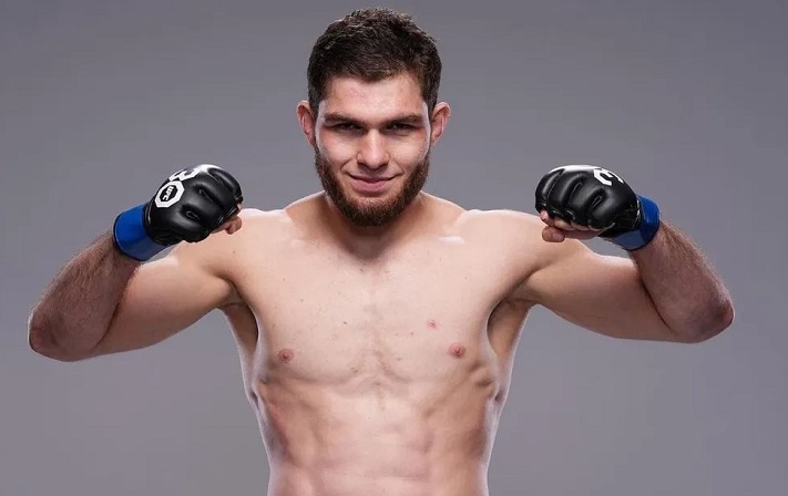 Último a vencer Poatan no kickboxing, russo estreia no MMA em