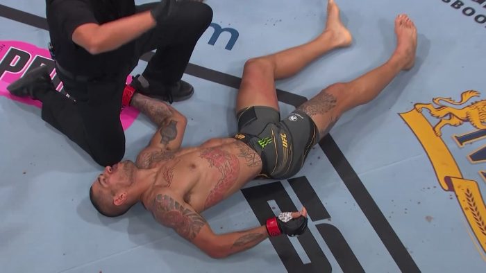 Vídeo: Israel Adesanya ‘atrai’ Poatan, e com golpe brutal, nocauteia brasileiro no UFC 287