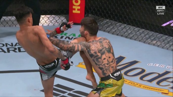 Matheus Nicolau sofreu joelhada brutal e perdeu por nocaute no UFC Kansas City (Foto reprodução ESPN)