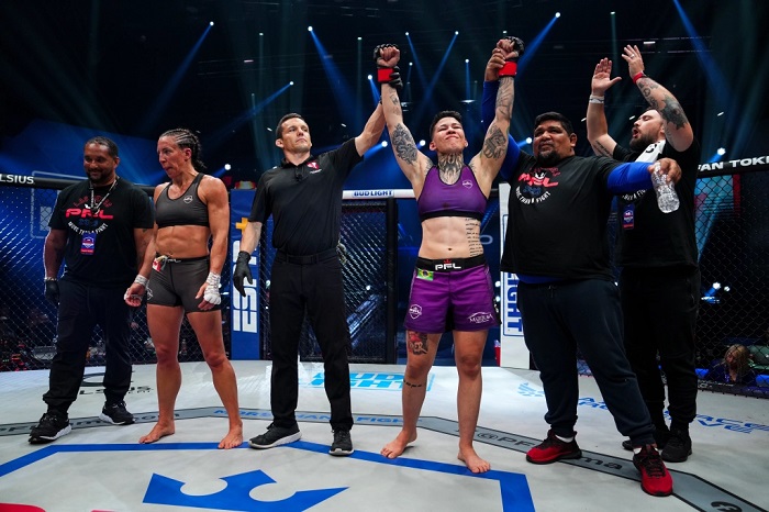 PFL MMA: Larissa Pacheco domina adversária na luta principal; Capelozza nocauteia Buffa em duelo brasileiro