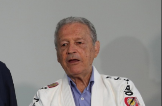 Grande mestre de jiu-jítsu, Robson Gracie morre aos 88 anos