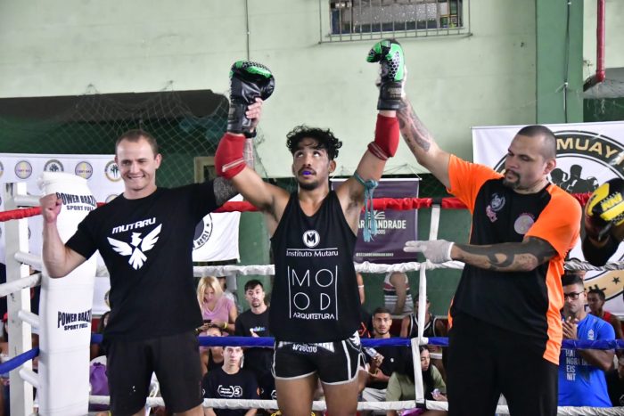 Marcus Peruano (Equipe Mutaru) derrotou Marcos Marreta (Escola de Muay Thai Cruzada) pela seletiva até 69,9kg (Foto Bruno Batista)