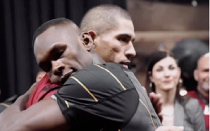 Adesanya e Poatan se encontram após duelo no UFC 287 e diálogo entre os rivais chama a atenção; confira