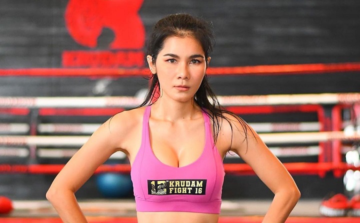 Tailandesa Nong Natt, ex-estrela pornô, vai fazer sua estreia no Muay Thai profissional (Foto: Reprodução)