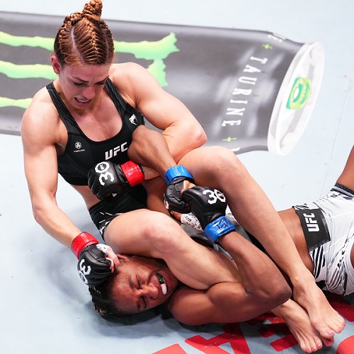 Mackenzie Dern esteve muito próxima de finalizar o duelo em alguns momentos (Foto: Divulgação/UFC)