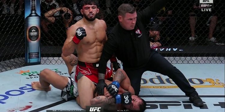 Arman Tsarukyannocauteou Netto BJJ no co-main event do UFC Vegas 75 (Foto: Reprodução ESPN)