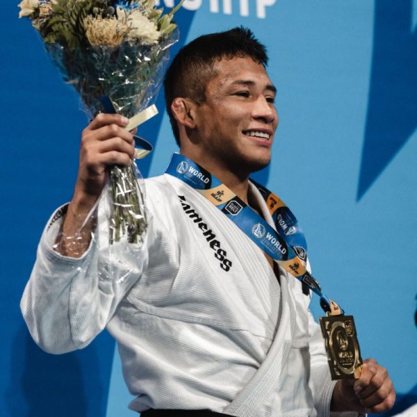 Faixa-preta Lucas Pinheiro foi campeão mundial de Jiu-Jitsu no peso-galo em 2023 (Foto Kyle Huang)
