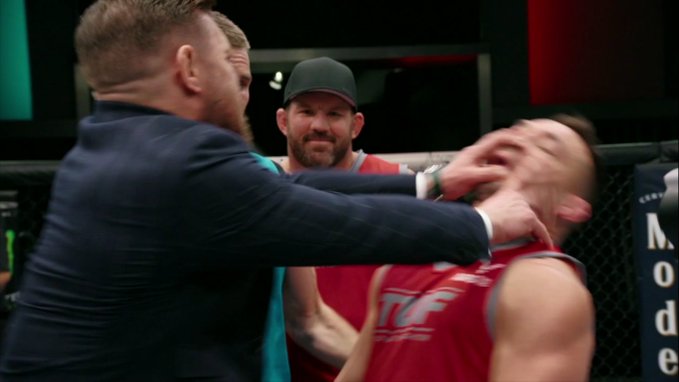 Vídeo: Conor McGregor se descontrola e agride Chandler em gravação do TUF 31; assista