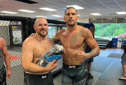 Poatan ao lado do companheiro e peso-pesado Porter, que é atleta do UFC (Foto: Reprodução)