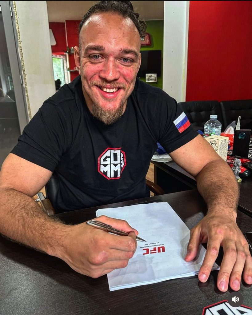 Valter Walker assinou com o UFC e vai estrear no mês de setembro (Foto: Reprodução)