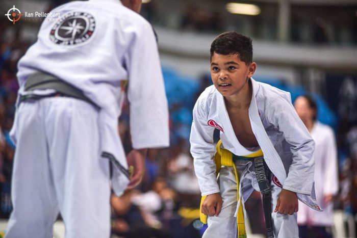 Inspirado em Tainan Dalpra, jovem atleta de São Gonçalo-RJ se destaca em competições de Jiu-Jitsu