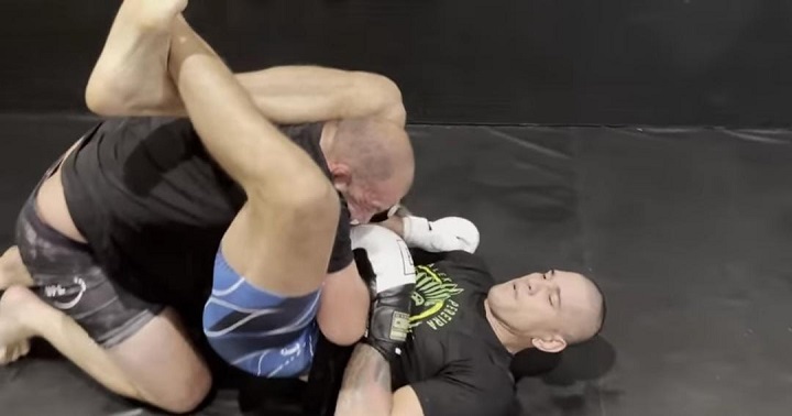 Alex Poatan vem afiando suas armas visando importante duelo contra Jan Blachowicz no UFC 291 (Foto: Reprodução/YouTube)