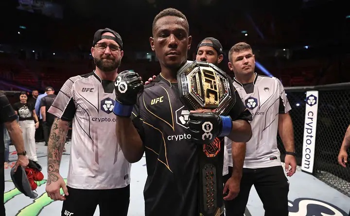 Caminho livre para Poatan? Jamahal Hill sofre grave lesão e abre mão do cinturão meio-pesado do UFC; veja